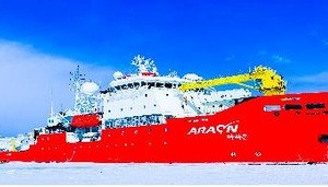 “ARAON”號在南極執行考察任務。