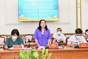 市人民議會主席阮氏麗在會上致辭。