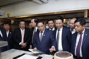 政府總理范明政走訪胡志明主席曾經在此工作的歐尼帕克豪斯酒店。