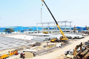 座落在隆安省的一個工業區正在建設中。