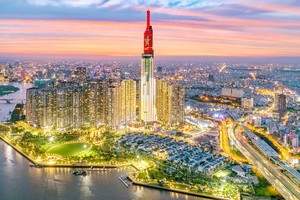 夜幕下燈光璀璨的胡志明市。