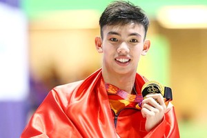 阮輝煌運動員獲頒受二等勞動勳章。