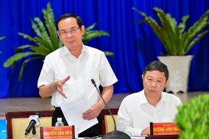 市委書記阮文年在會上發言。