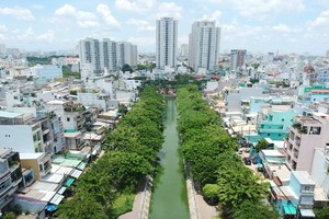 經整飭後，本市杭龐涌更綠化和美觀。