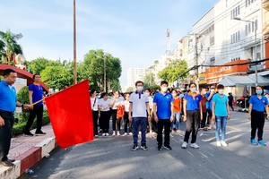 1500 人參加募款步行活動