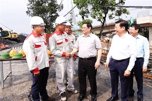 政府總理范明政與勞工對話。