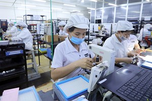 位於和平省的越南R技術研究有限責任公司 （日本FDI企業）加工出口透鏡一瞥。