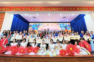 逾百萬少兒搜集越南海洋與海島郵票