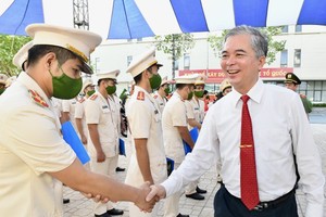 市人委會副主席吳明珠勉勵公安幹部。