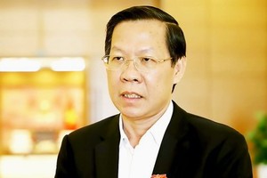 市人委會主席潘文邁。