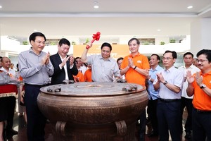 范明政總理視察峴港市高新技術園區