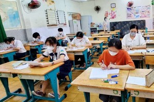 高中畢業考試現場一瞥。