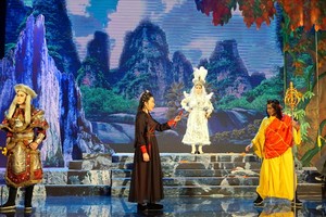 薄寮省加大在幹部和各階層人民中對有關改良劇藝術價值的宣傳與推廣力度，