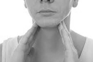 女子咳出一塊扁桃體結石 