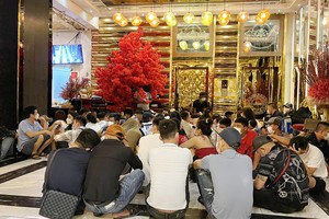 查獲卡拉OK店吸毒者 132 人