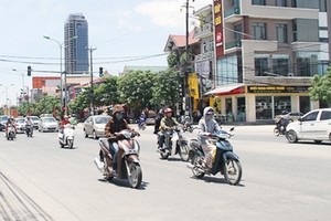 於今(6)日和明(7)日，在中部區域繼續出現酷熱與極其炎熱的天氣。