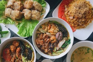 海防特色街頭美食螃蟹湯粉。