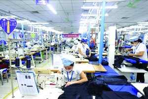 十號成衣總公司的生產線。