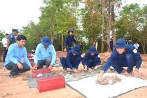第七軍區所屬K71隊在柬埔寨奧多棉吉省歸集烈士骸骨。