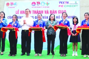 市人民議會主席阮氏麗出席胡志明 文化空間工程落成儀式。