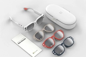 Holo的眼鏡盒具充電能力。