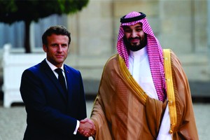 法總統馬克龍在巴黎愛麗舍宮會見沙特王儲穆罕默德。