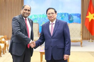 建議新加坡分享建設獨立經濟體經驗