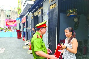 本市成立居民區消防模式