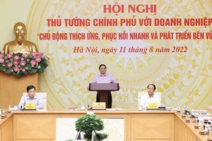 政府總理范明政會上發言。