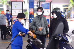 每公升汽油調降近一千元