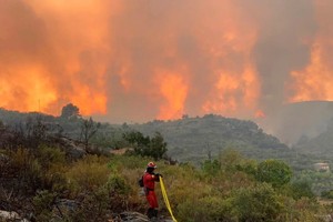 西班牙東部發生嚴重山火。來源：美聯社  原文網址：https://www.881903.com/news2/international/2452959