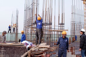 建設與建築勞工缺乏。