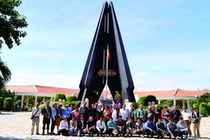 華人藝人參加創作營