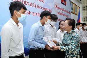 柬埔寨優秀生獲獎學金