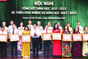 125 所學校獲“優秀勞動集體”獎狀