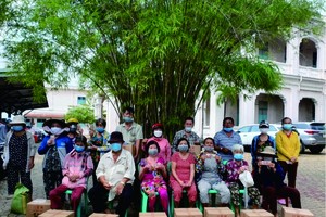 華人同胞獲派發盂蘭節禮物