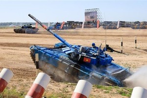 參加比賽的越南人民軍坦克隊。圖自越通社