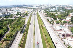 必須加大南部重點經濟區的交通基建投資力度。