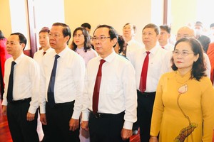 市領導上香緬懷胡志明主席與孫德勝主席