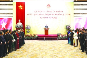 國家主席阮春福在紀念儀式上致辭。