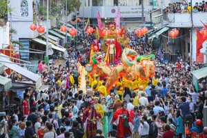 第五郡每年舉行的元宵盛會都吸引眾多遊客和人民圍觀參加。