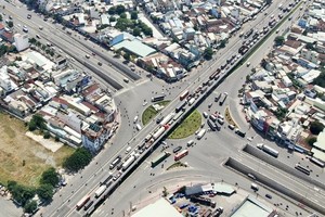 安霜交通樞紐建設地下隧道和高架橋已有助消除該區域的交通 堵塞情況。