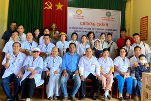 第五郡東醫會為林同省少數同胞贈醫施藥