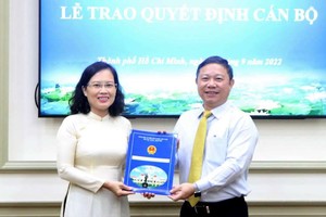 阮氏明鳳同志出任第五郡人委會副主席職務