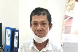 江法在講述自己的病情。