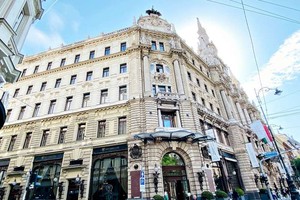 布達佩斯紐約咖啡館的外觀像一座氣勢磅礡的宮殿。