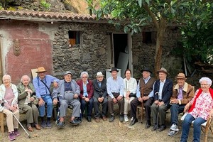 佩雷斯家族的一眾兄弟姊妹聚首。（圖：互聯網）