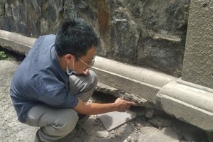 平盛郡第廿二坊阮友景街67號巷The M.高層建築圍牆地基沉降（攝於9月15日）。