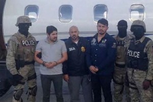 美國釋放西莉亞·弗洛雷斯的侄子（左二）。（圖：路透社）