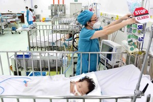 正在市第一兒童醫院照料病童的護理員-緣潘